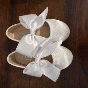 Silk flats with bow